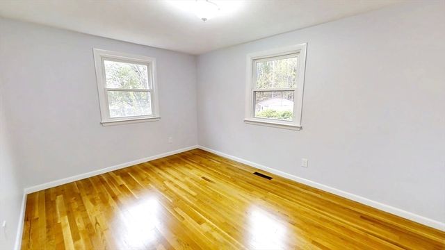 8 Reardon Rd, Hudson, MA 01749