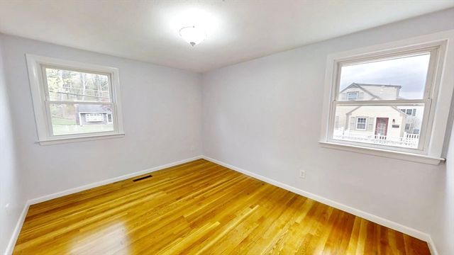 8 Reardon Rd, Hudson, MA 01749