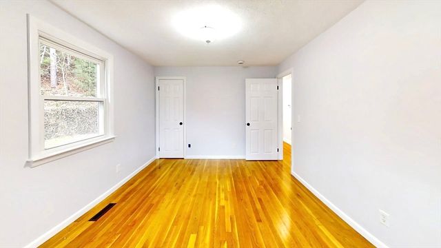 8 Reardon Rd, Hudson, MA 01749