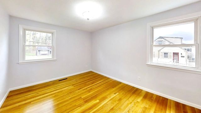 8 Reardon Rd, Hudson, MA 01749