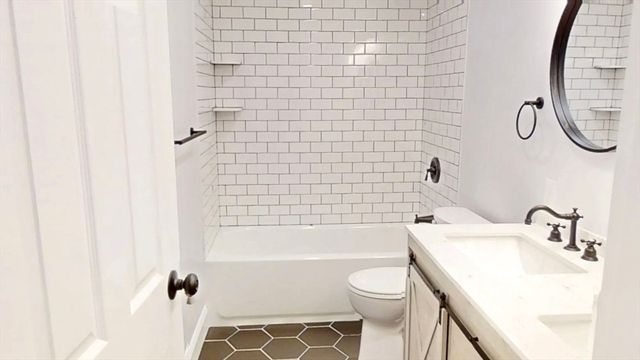8 Reardon Rd, Hudson, MA 01749
