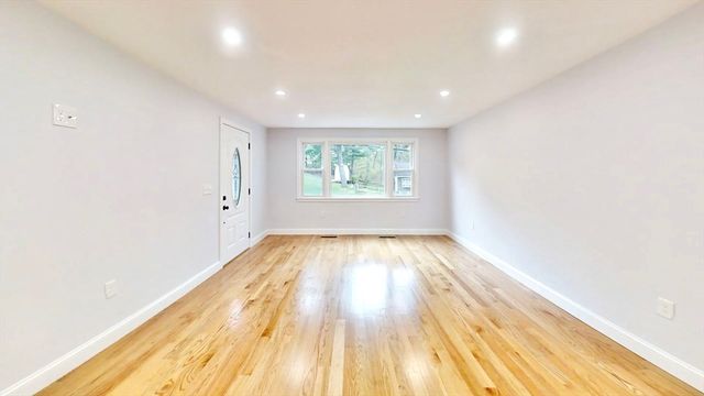 8 Reardon Rd, Hudson, MA 01749