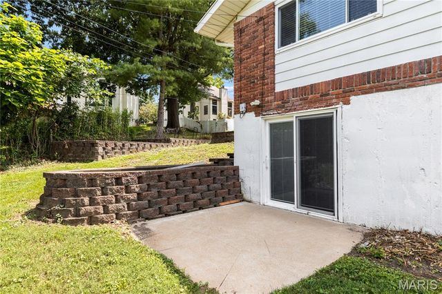 24 Forest Crest Drive, Chesterfield, MO 63017