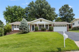 24 Forest Crest Drive, Chesterfield, MO 63017
