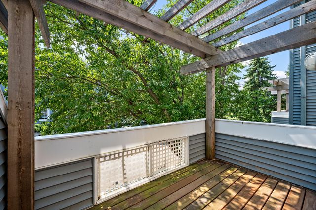 15665 24th Avenue N F, Plymouth, MN 55447