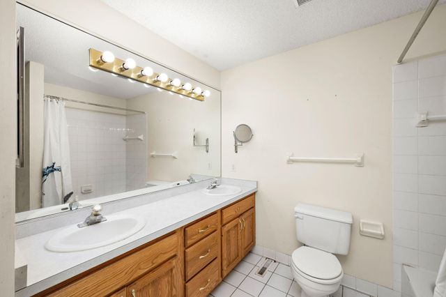 15665 24th Avenue N F, Plymouth, MN 55447