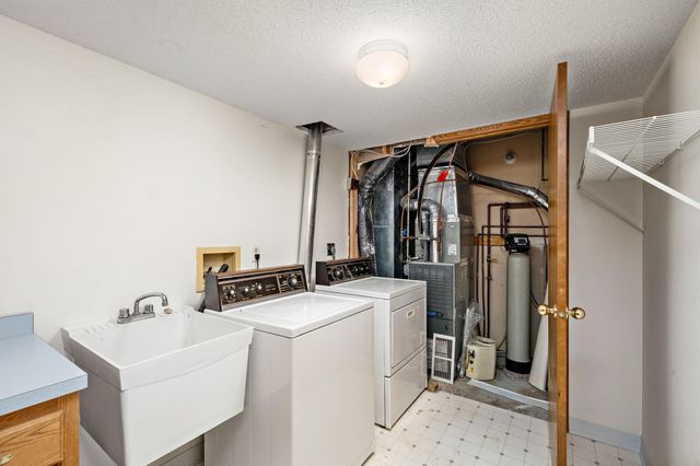 15665 24th Avenue N F, Plymouth, MN 55447