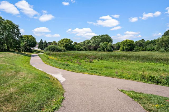 15665 24th Avenue N F, Plymouth, MN 55447