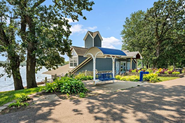 15665 24th Avenue N F, Plymouth, MN 55447