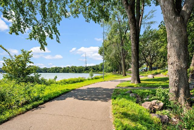 15665 24th Avenue N F, Plymouth, MN 55447