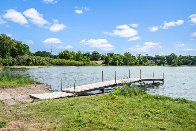 15665 24th Avenue N F, Plymouth, MN 55447