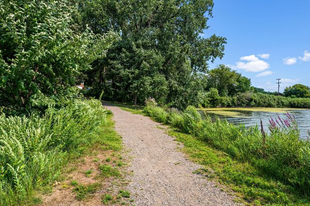 15665 24th Avenue N F, Plymouth, MN 55447