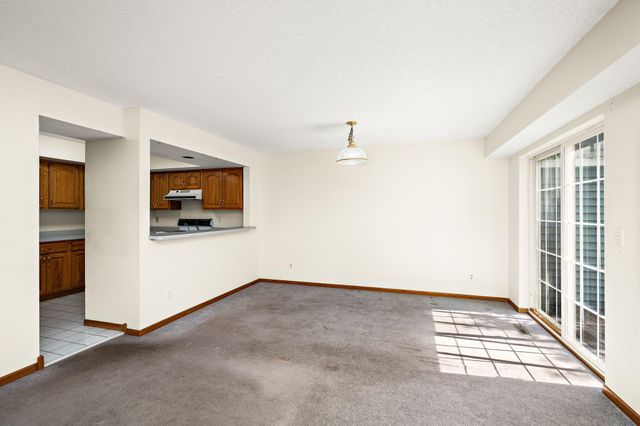 15665 24th Avenue N F, Plymouth, MN 55447