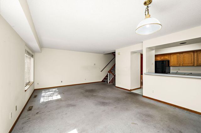 15665 24th Avenue N F, Plymouth, MN 55447