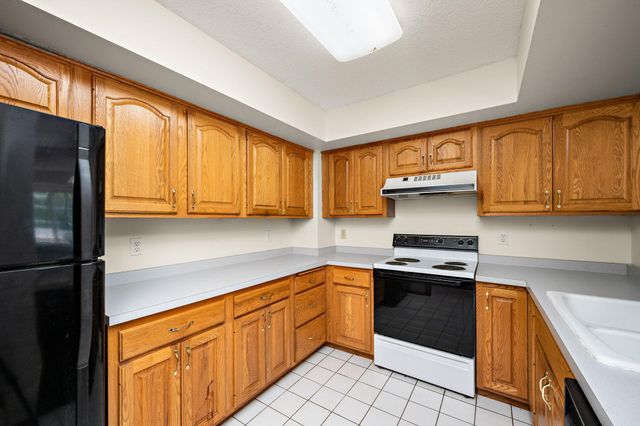 15665 24th Avenue N F, Plymouth, MN 55447
