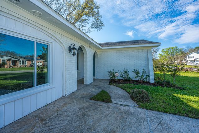 5819 Saint Angela Drive, North Charleston, SC 29418