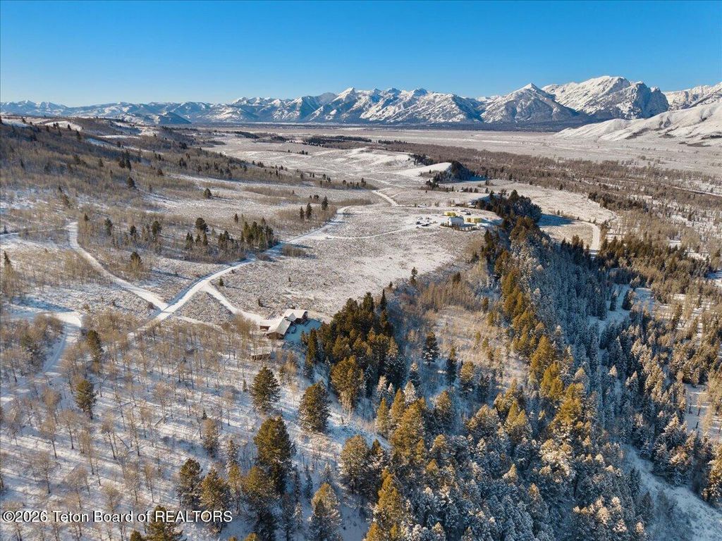6030 HIGHLANDS DRIVE Loop, Kelly, WY 83011 photo 5