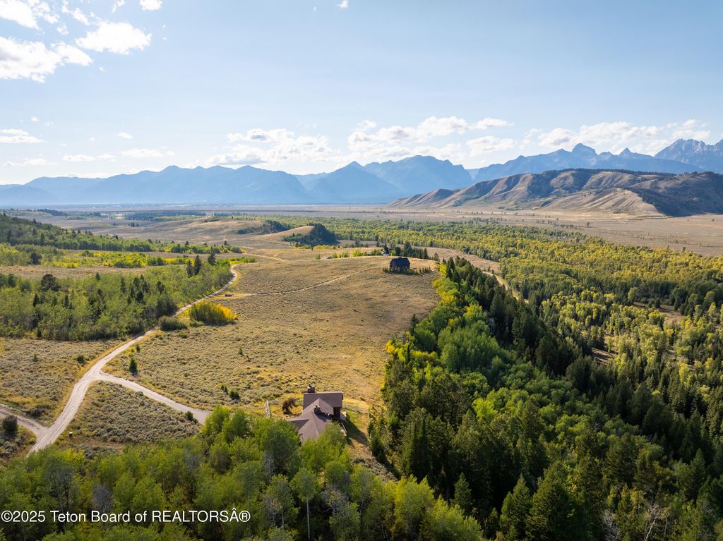 6030 HIGHLANDS DRIVE Loop, Kelly, WY 83011 photo 9