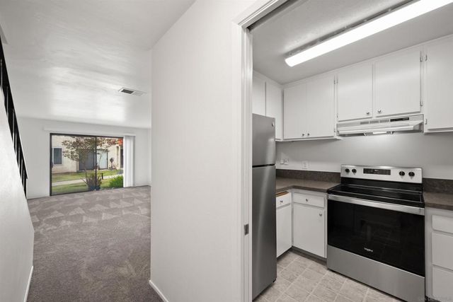 5580 Lake Park Way 28, La Mesa, CA 91942