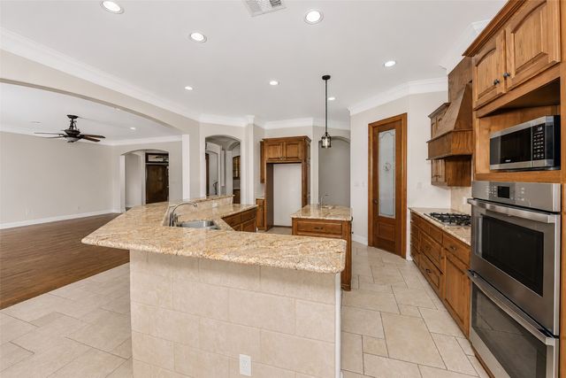 3908 Lakewood Heights Court, Fort Worth, TX 76179