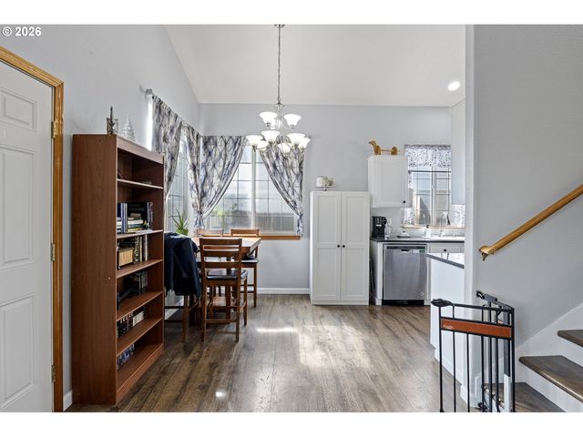 2029 PLENTYWOOD Ln, Eugene, OR 97404