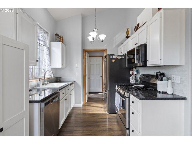 2029 PLENTYWOOD Ln, Eugene, OR 97404