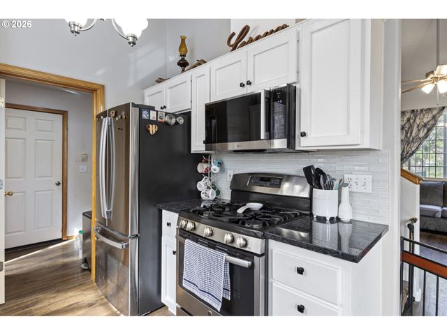 2029 PLENTYWOOD Ln, Eugene, OR 97404