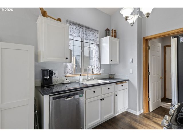 2029 PLENTYWOOD Ln, Eugene, OR 97404