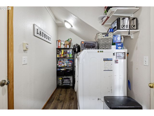 2029 PLENTYWOOD Ln, Eugene, OR 97404