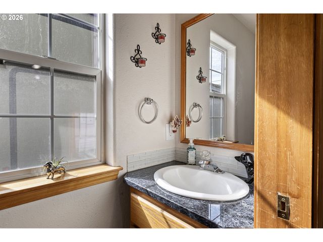 2029 PLENTYWOOD Ln, Eugene, OR 97404