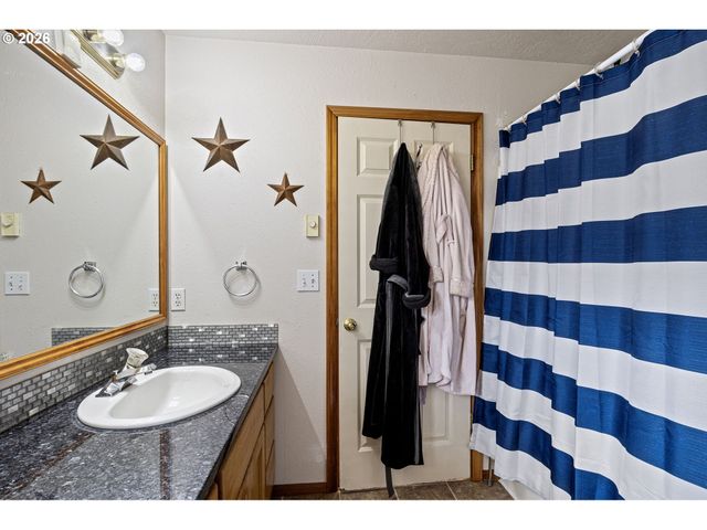 2029 PLENTYWOOD Ln, Eugene, OR 97404