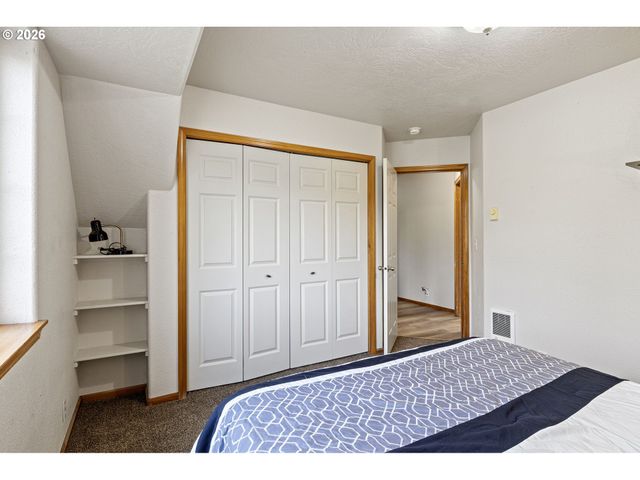 2029 PLENTYWOOD Ln, Eugene, OR 97404