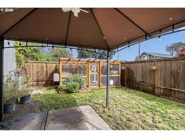 2029 PLENTYWOOD Ln, Eugene, OR 97404