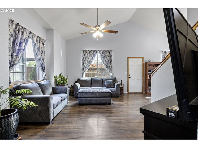 2029 PLENTYWOOD Ln, Eugene, OR 97404