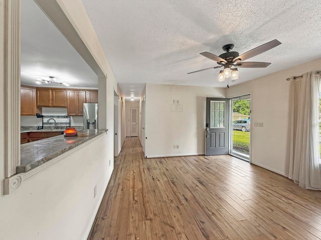 135 Mulberry Drive, Summerville, SC 29486
