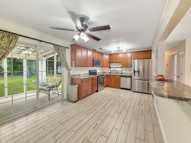 135 Mulberry Drive, Summerville, SC 29486