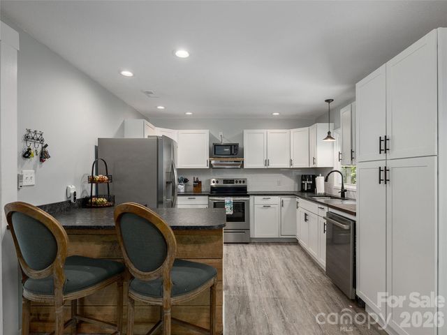 182 Locust Court, Arden, NC 28704