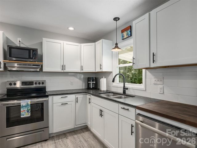 182 Locust Court, Arden, NC 28704