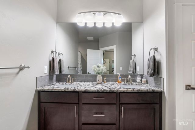1050 Birchton Loop, Twin Falls, ID 83301