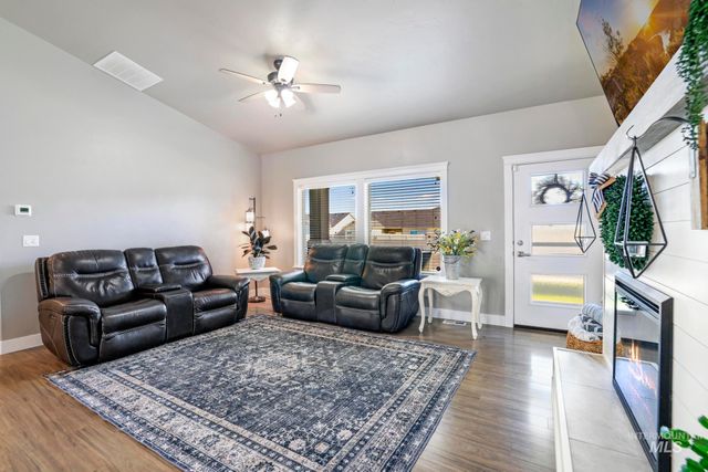 1050 Birchton Loop, Twin Falls, ID 83301