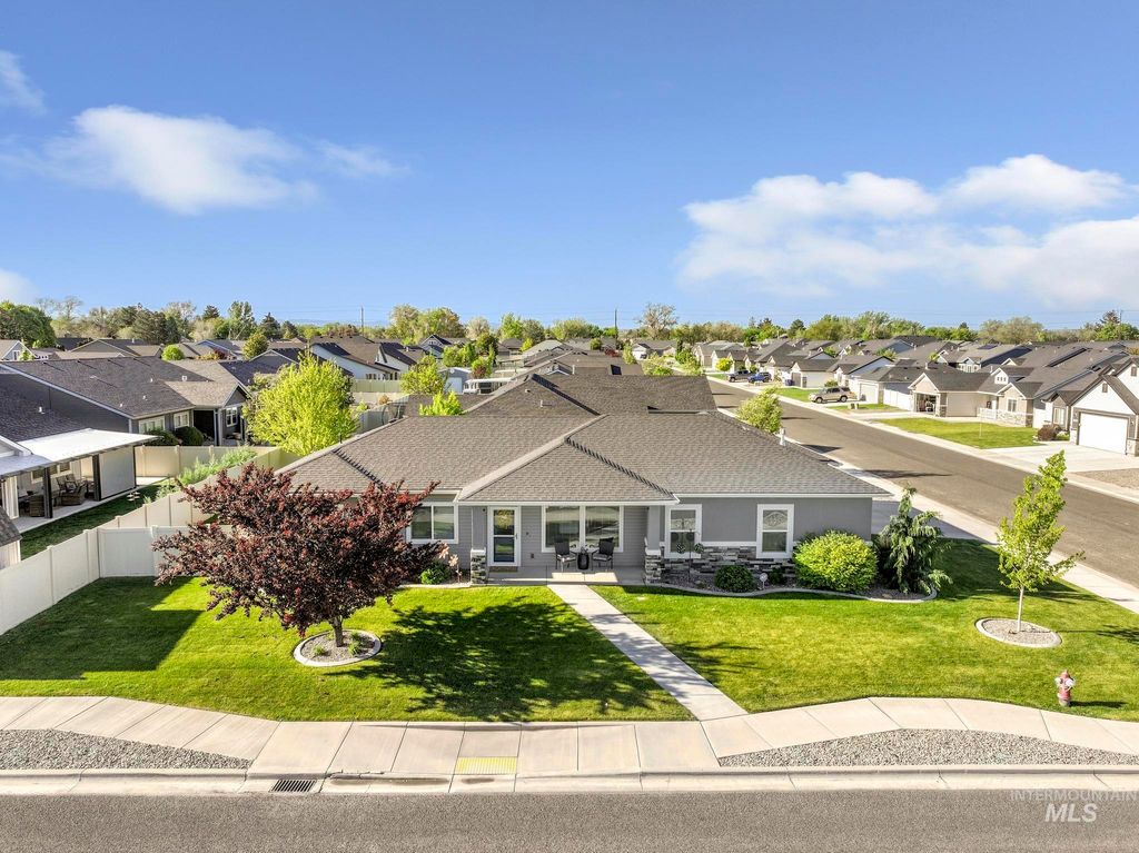 1050 Birchton Loop, Twin Falls, ID 83301
