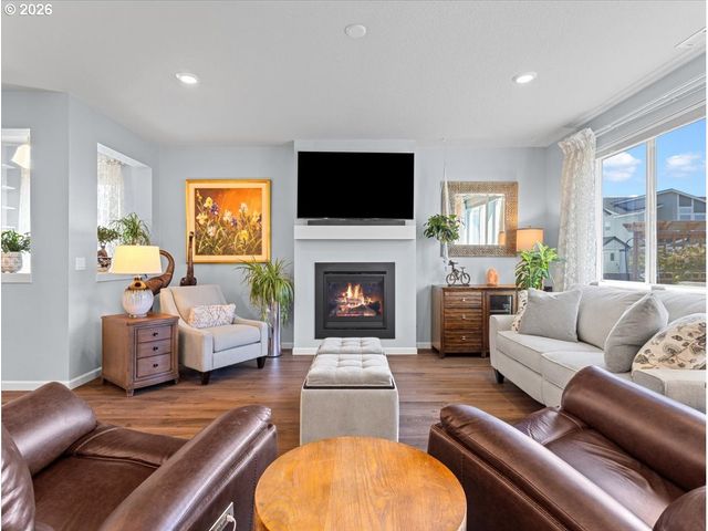 1664 36TH Pl, Forest Grove, OR 97116