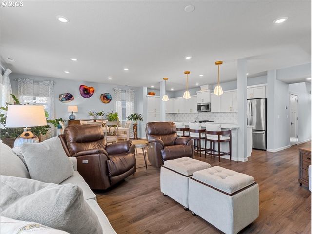 1664 36TH Pl, Forest Grove, OR 97116