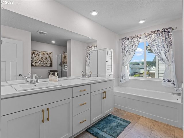 1664 36TH Pl, Forest Grove, OR 97116