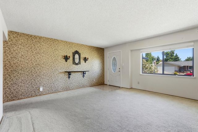 5406 Canfield Ave, Carmichael, CA 95608