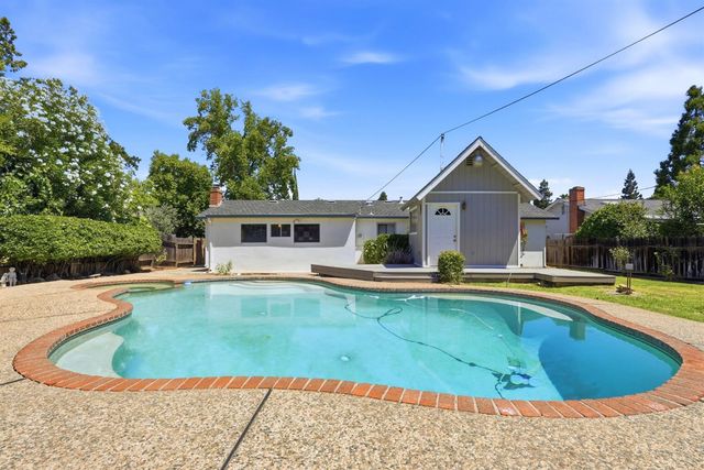 5406 Canfield Ave, Carmichael, CA 95608