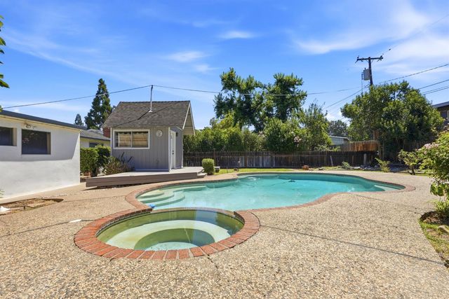 5406 Canfield Ave, Carmichael, CA 95608