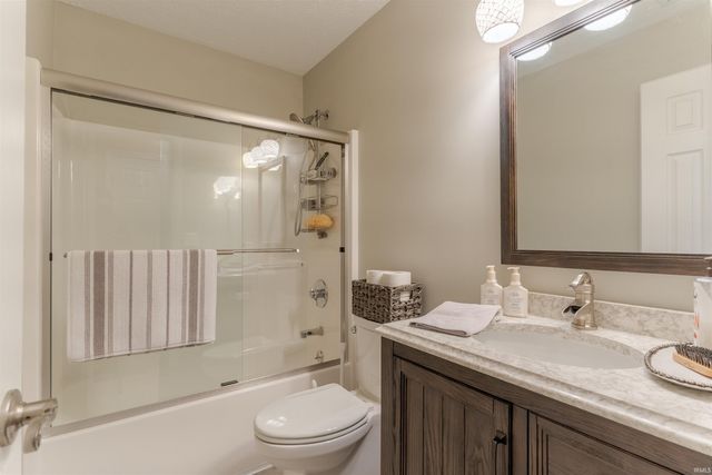 6007 Stardance Pointe, Evansville, IN 47715