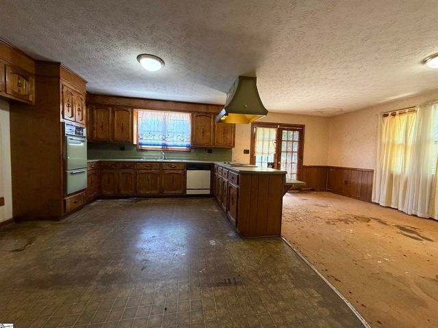 6012 State Park Road, Travelers Rest, SC 29690