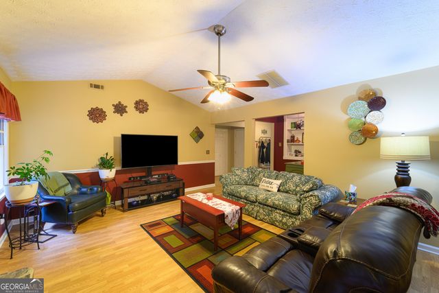 25 Ashley Creek Drive, Newnan, GA 30263